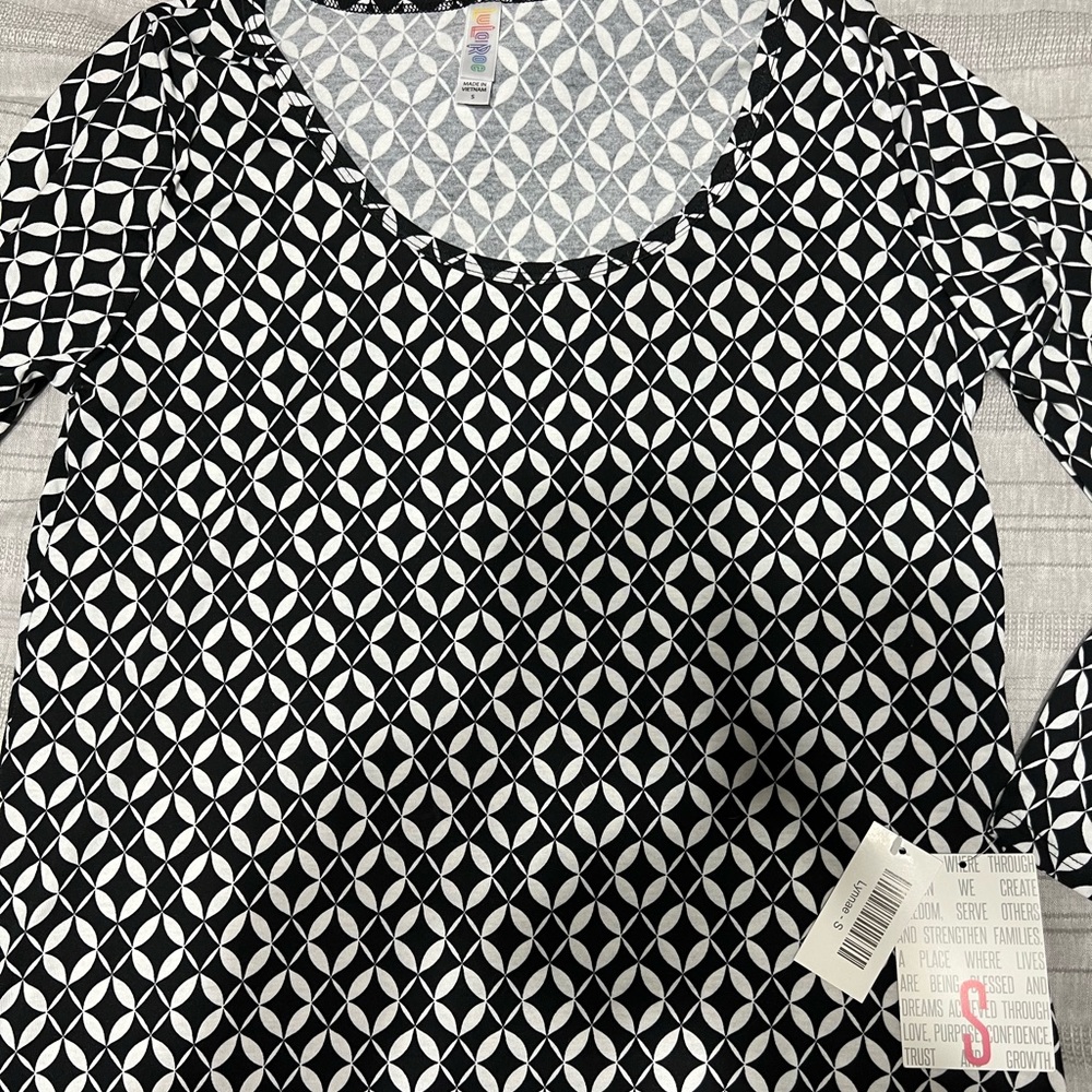 Lularoe Lynnes long sleeve shirt